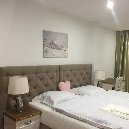 فندق Galeria Pezinska Baba بيزينوك