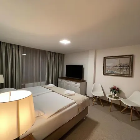 فندق Galeria Pezinska Baba بيزينوك