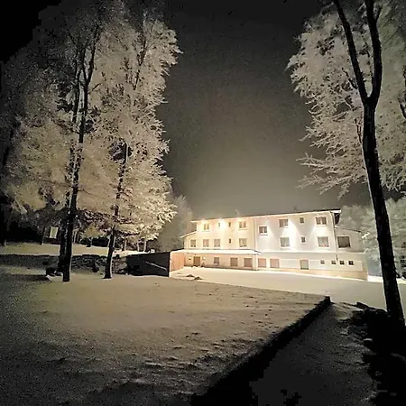 Hotel Galeria Pezinska Baba *