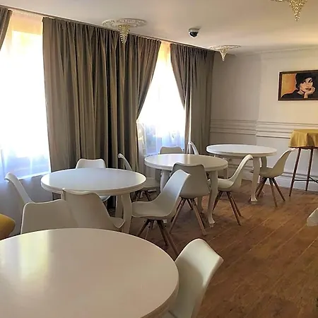 Hotel Galeria Pezinska Baba *